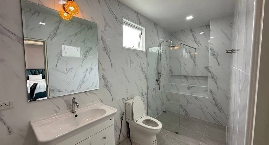 Casa en venta de 5 habitaciones en Bang Lamung, Chonburi