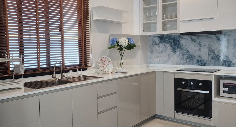 Casa en alquiler de 3 habitaciones en Bang Lamung, Chonburi