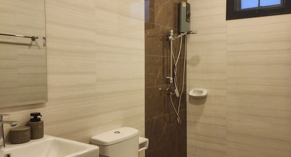 Casa en alquiler de 3 habitaciones en Bang Lamung, Chonburi