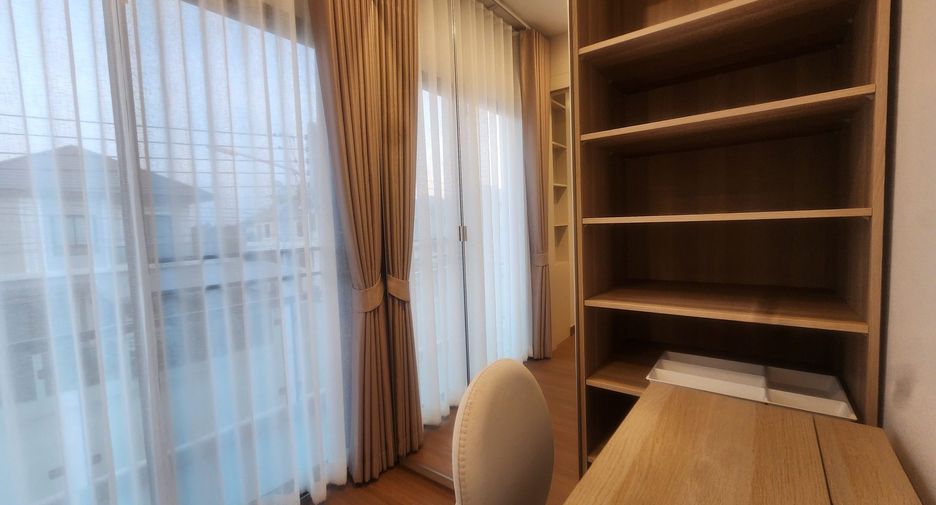 Casa en alquiler de 3 habitaciones en Bang Lamung, Chonburi