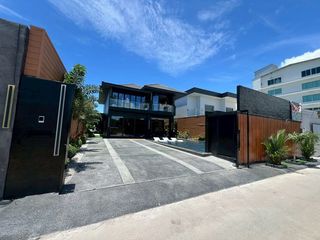 Casa en venta de 7 habitaciones en Bang Lamung, Chonburi