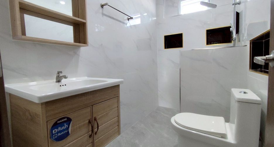 Haus zur Miete mit 3 Zimmer in Bang Lamung, Chonburi