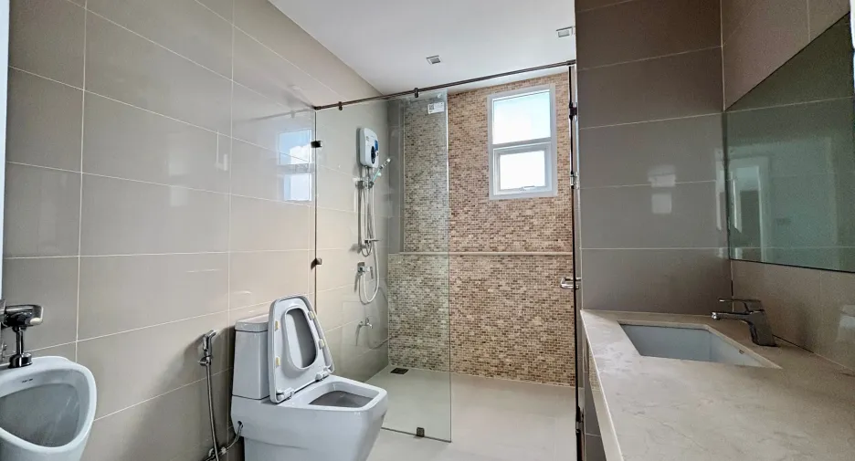 For sale and for rent 5 bedrooms house in Khlong Sam Wa, Bangkok
