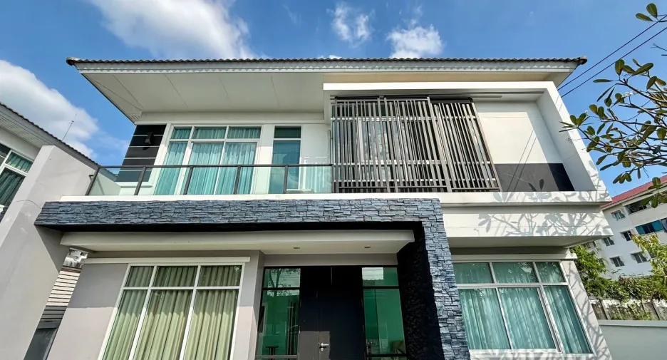 For sale and for rent 5 bedrooms house in Khlong Sam Wa, Bangkok