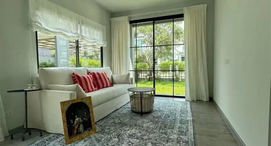 For sale 4 bedrooms house in Lat Krabang, Bangkok