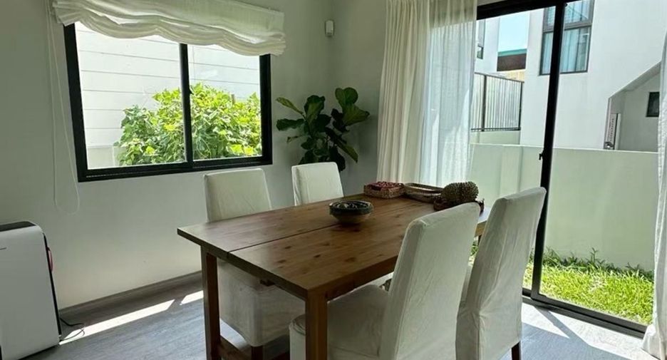 For sale 4 bedrooms house in Lat Krabang, Bangkok