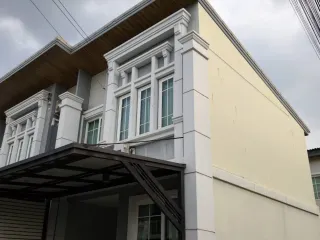 Haus zur Miete mit 3 Zimmer in Chom Thong, Bangkok
