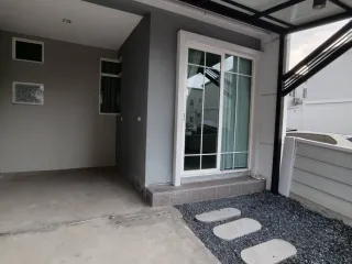 Haus zur Miete mit 3 Zimmer in Chom Thong, Bangkok
