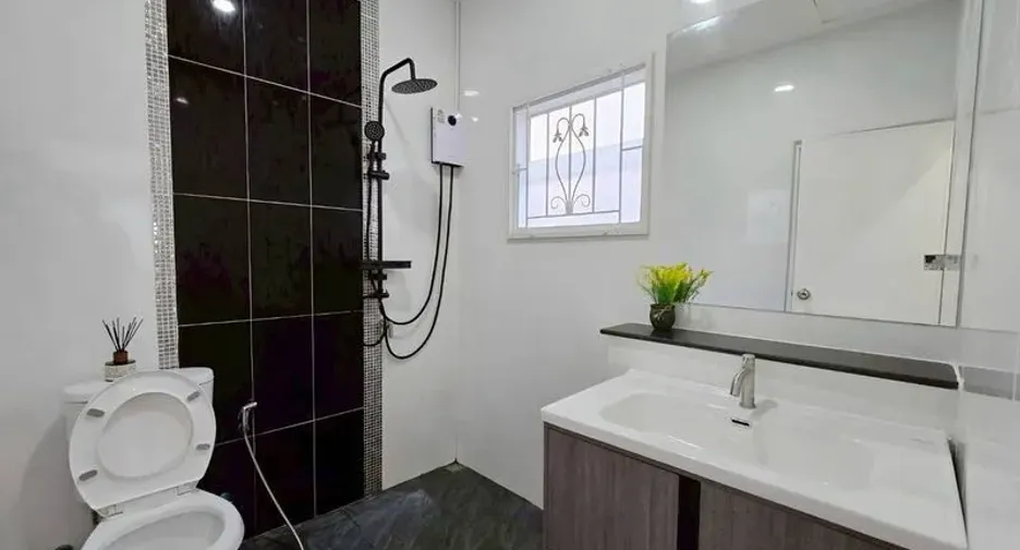 For rent 4 bedrooms house in Bang Lamung, Chonburi