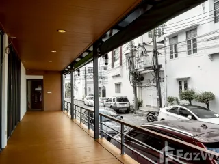 For sale and for rent 4 bedrooms townhouse in Huai Khwang, Bangkok