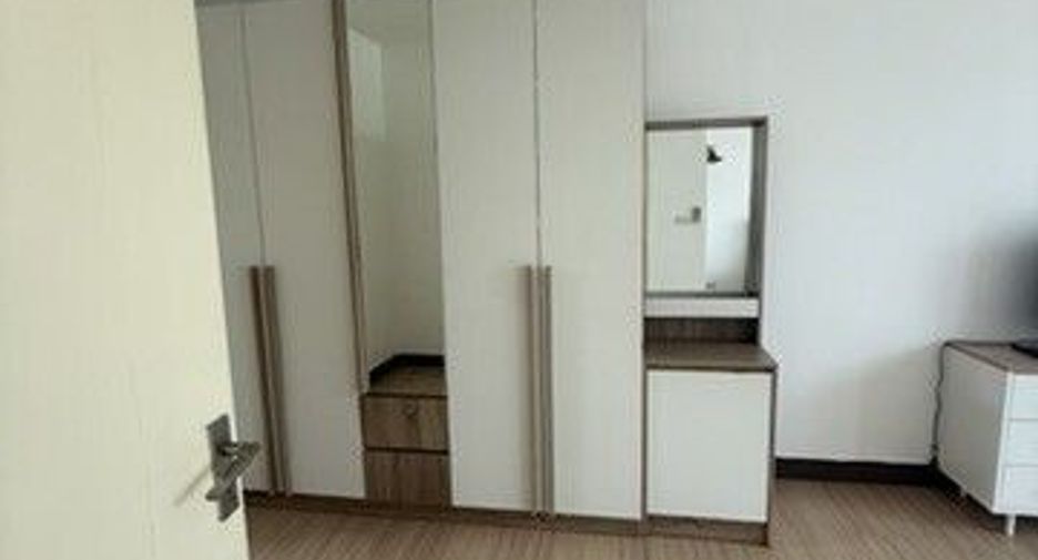 For rent 3 bedrooms townhouse in Bang Kapi, Bangkok
