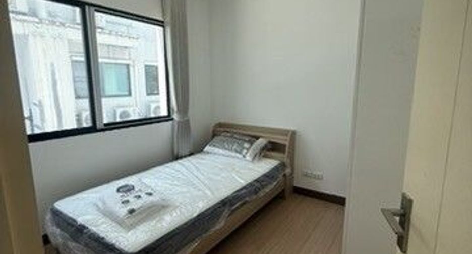 For rent 3 bedrooms townhouse in Bang Kapi, Bangkok