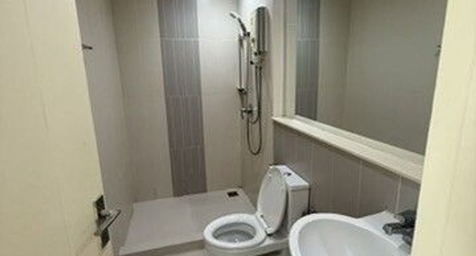 For rent 3 bedrooms townhouse in Bang Kapi, Bangkok