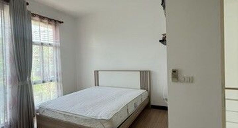 For rent 3 bedrooms townhouse in Bang Kapi, Bangkok