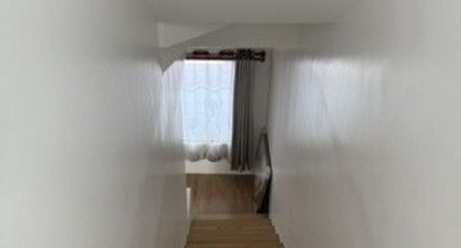 For rent 3 bedrooms townhouse in Bang Kapi, Bangkok