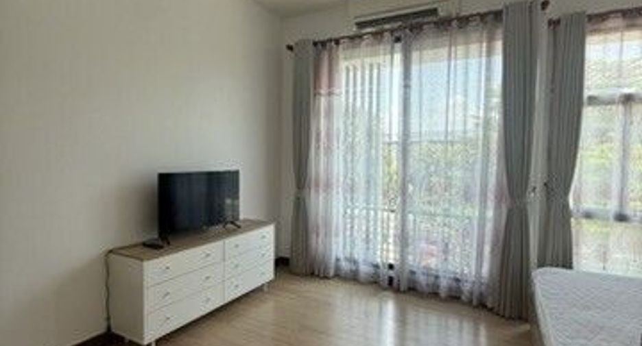 For rent 3 bedrooms townhouse in Bang Kapi, Bangkok
