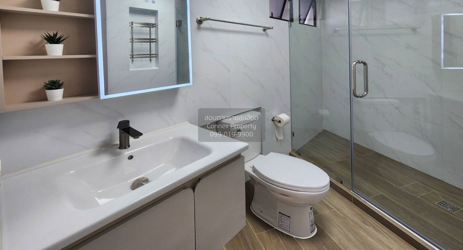 For rent 3 bedrooms condo in Khlong Toei, Bangkok