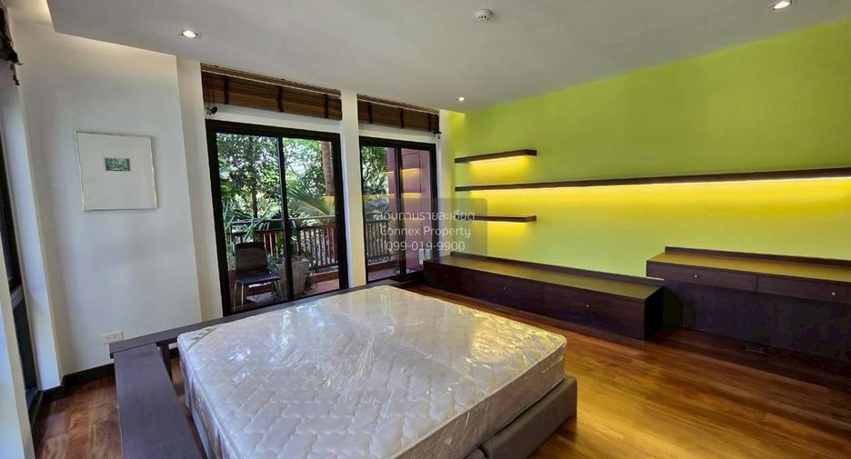For rent 3 bedrooms condo in Sathon, Bangkok