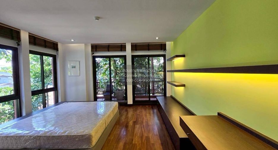 For rent 3 bedrooms condo in Sathon, Bangkok