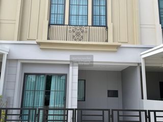 À louer 3 chambres maison de ville à Bang Phli, Samut Prakan