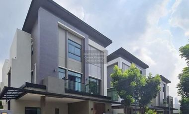 出租 3 卧室 独立屋 在 Phra Khanong, 曼谷
