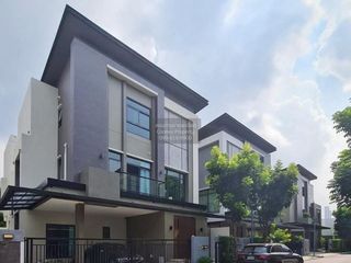 出租 3 卧室 独立屋 在 Phra Khanong, 曼谷