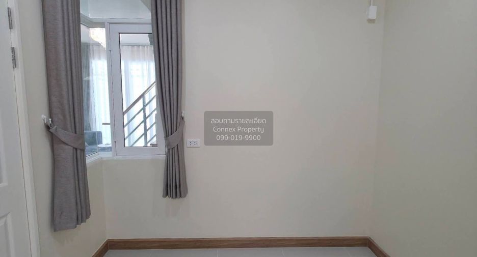 Casa adosada en alquiler de 3 habitaciones en Chom Thong, Bangkok