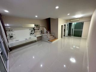 For rent 3 bedrooms townhouse in Rat Burana, Bangkok