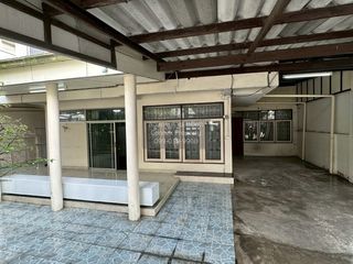 For sale 4 ベッドルーム house in Lat Phrao, Bangkok