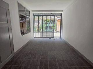 For sale 3 bedrooms townhouse in Huai Khwang, Bangkok