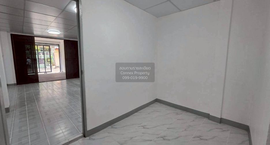 For sale 3 bedrooms townhouse in Huai Khwang, Bangkok