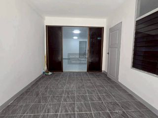 For sale 3 bedrooms townhouse in Huai Khwang, Bangkok