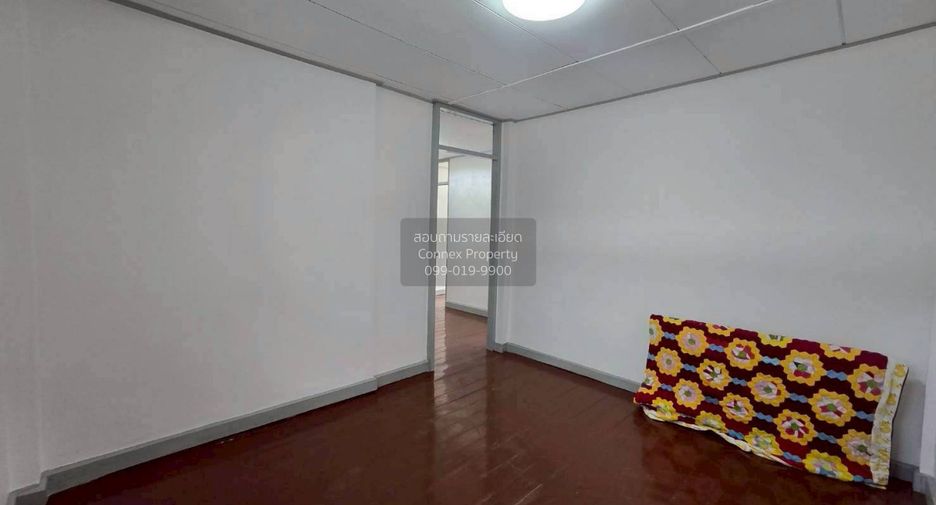 For sale 3 bedrooms townhouse in Huai Khwang, Bangkok