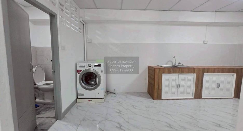 For sale 3 bedrooms townhouse in Huai Khwang, Bangkok