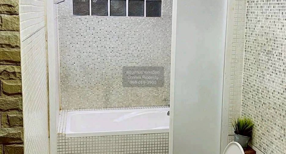 For sale 5 bedrooms townhouse in Ratchathewi, Bangkok