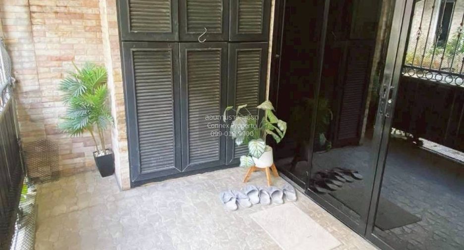 For sale 5 bedrooms townhouse in Ratchathewi, Bangkok