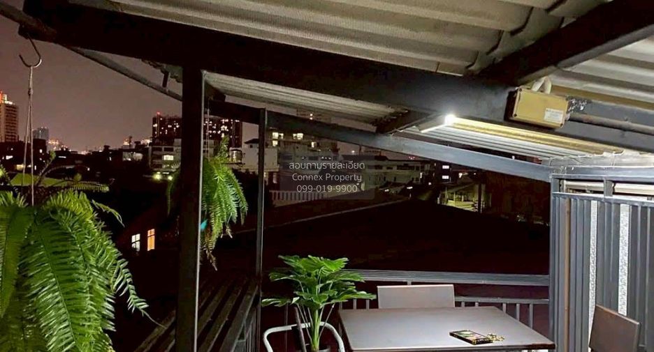 For sale 5 bedrooms townhouse in Ratchathewi, Bangkok