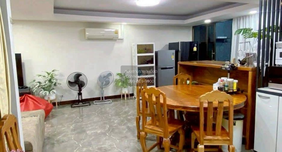 For sale 5 bedrooms townhouse in Ratchathewi, Bangkok
