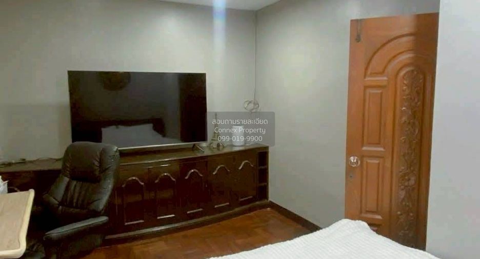 For sale 5 bedrooms townhouse in Ratchathewi, Bangkok
