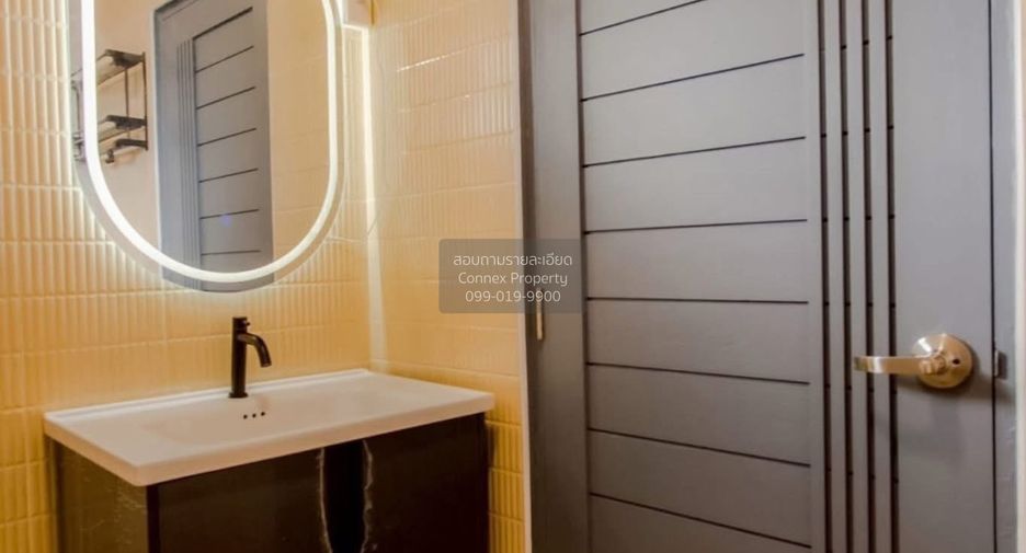 For sale 6 bedrooms townhouse in Huai Khwang, Bangkok