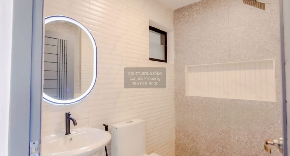 For sale 6 bedrooms townhouse in Huai Khwang, Bangkok