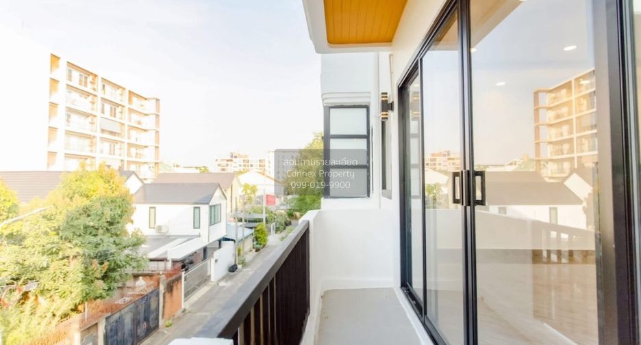 For sale 6 bedrooms townhouse in Huai Khwang, Bangkok