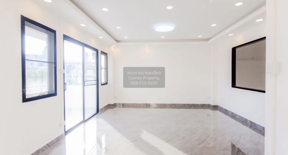 For sale 6 bedrooms townhouse in Huai Khwang, Bangkok