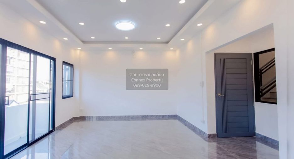 For sale 6 bedrooms townhouse in Huai Khwang, Bangkok