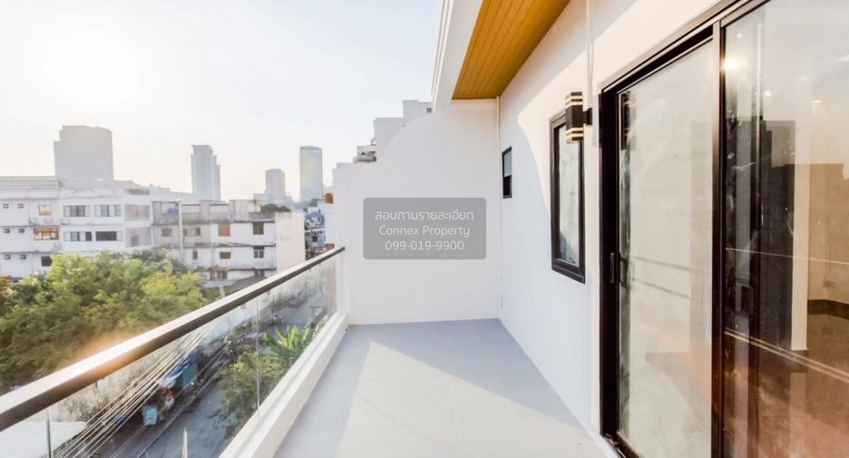 For sale 6 bedrooms townhouse in Huai Khwang, Bangkok