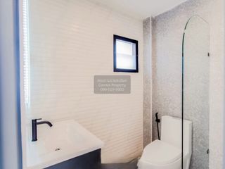 For sale 6 bedrooms townhouse in Huai Khwang, Bangkok