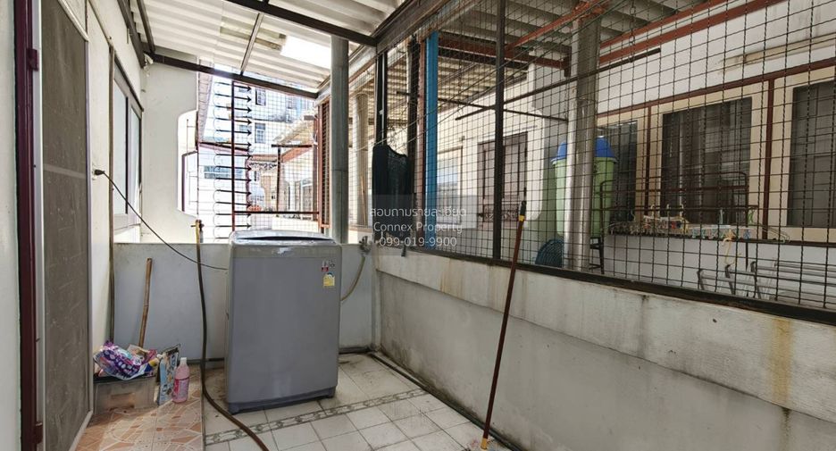 Casa adosada en venta de 4 habitaciones en Chom Thong, Bangkok