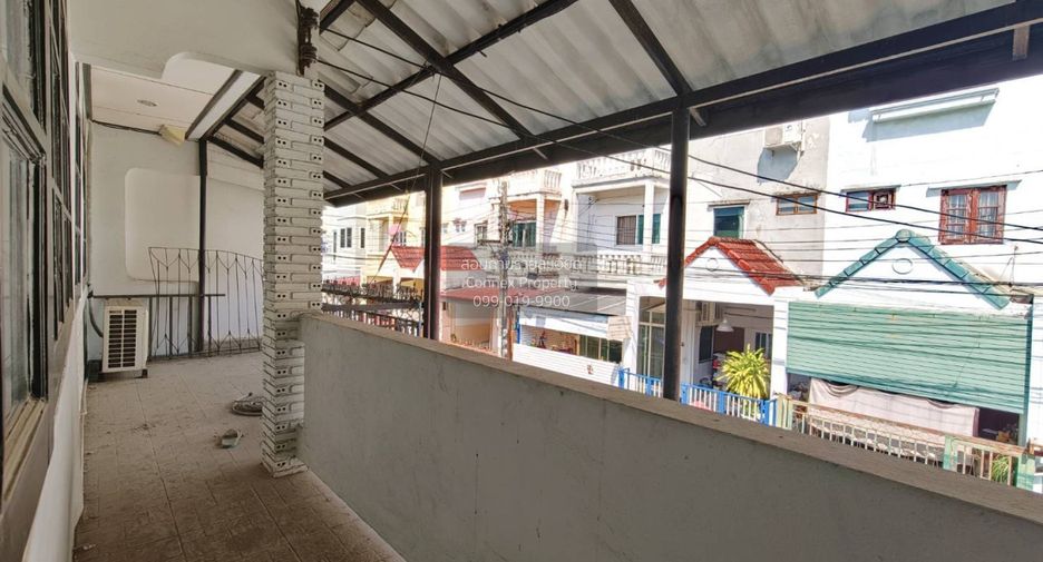 Casa adosada en venta de 4 habitaciones en Chom Thong, Bangkok