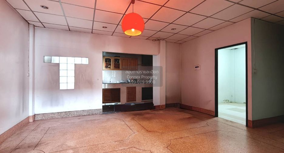 Casa adosada en venta de 4 habitaciones en Chom Thong, Bangkok