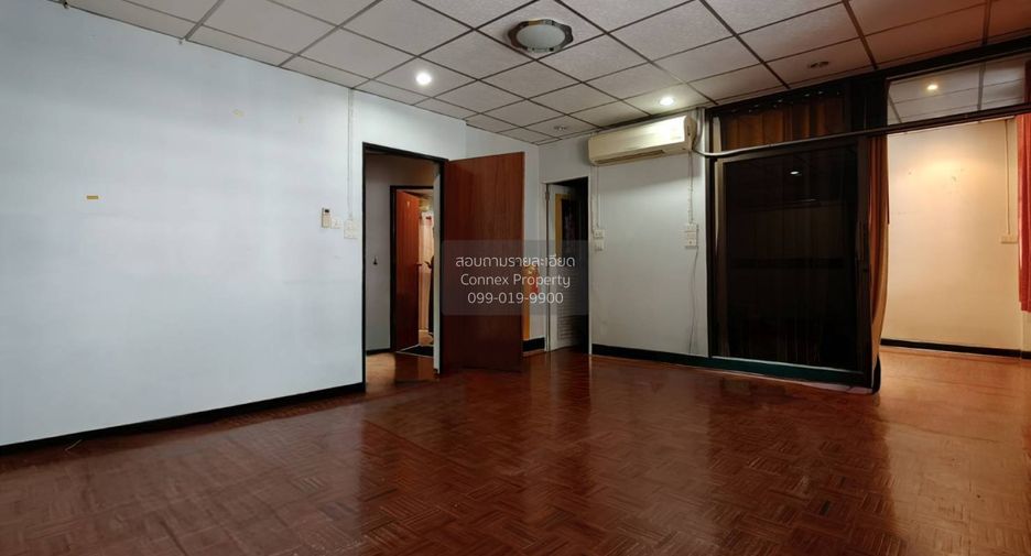 Casa adosada en venta de 4 habitaciones en Chom Thong, Bangkok